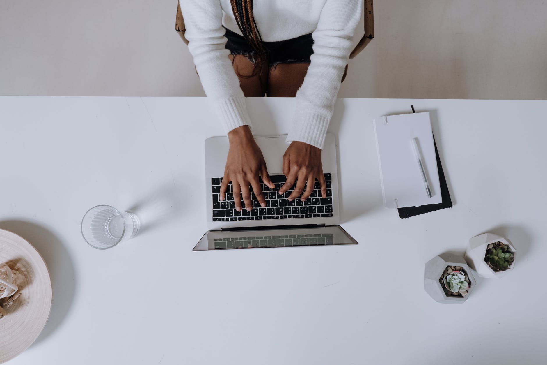 woman writing to grow her blog